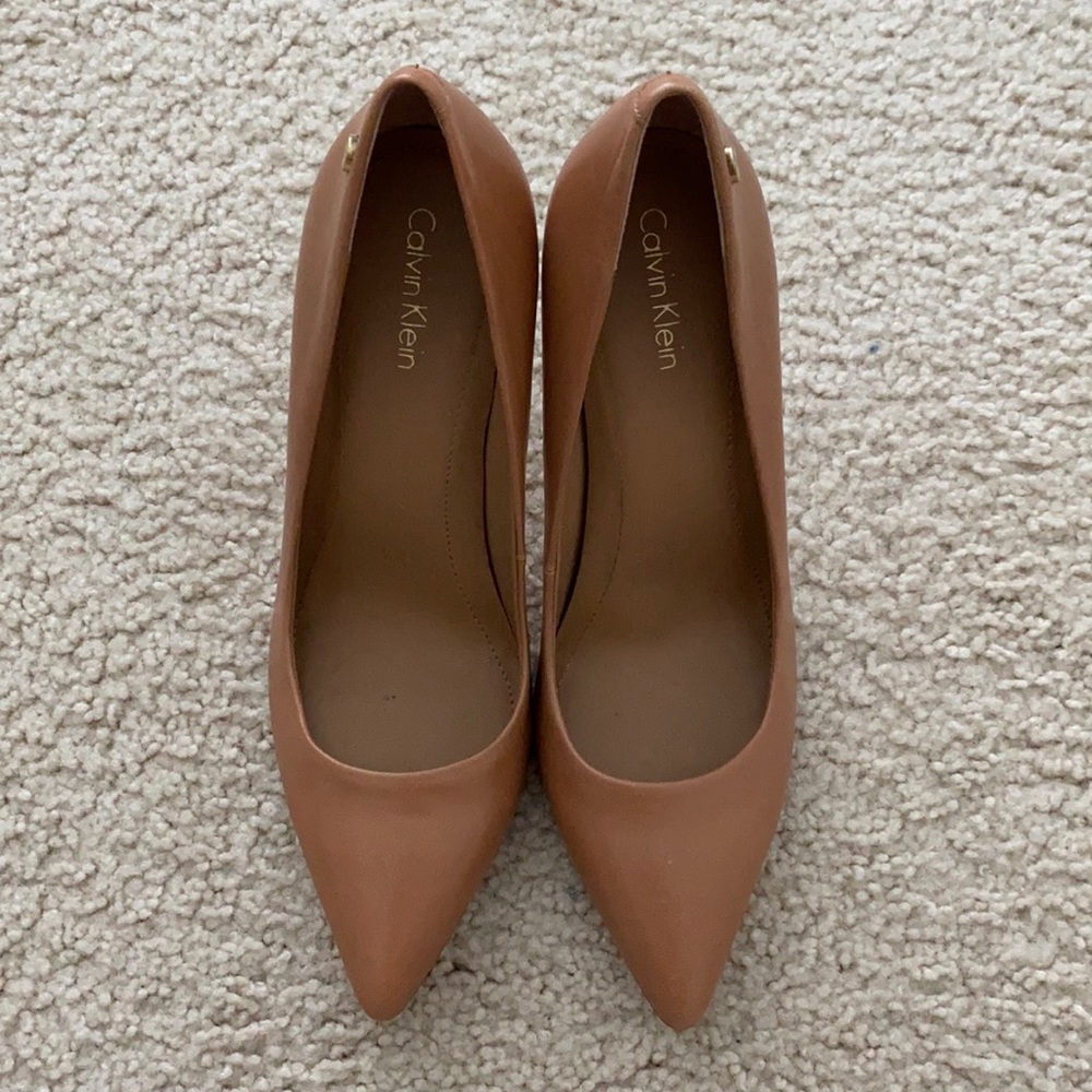 Calvin Klein camel tan pointy toed pump heels